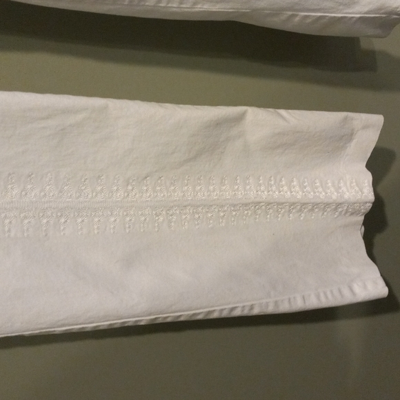 Express Pants in white with embellishments down the middle of the front legs - Picture 3 of 6